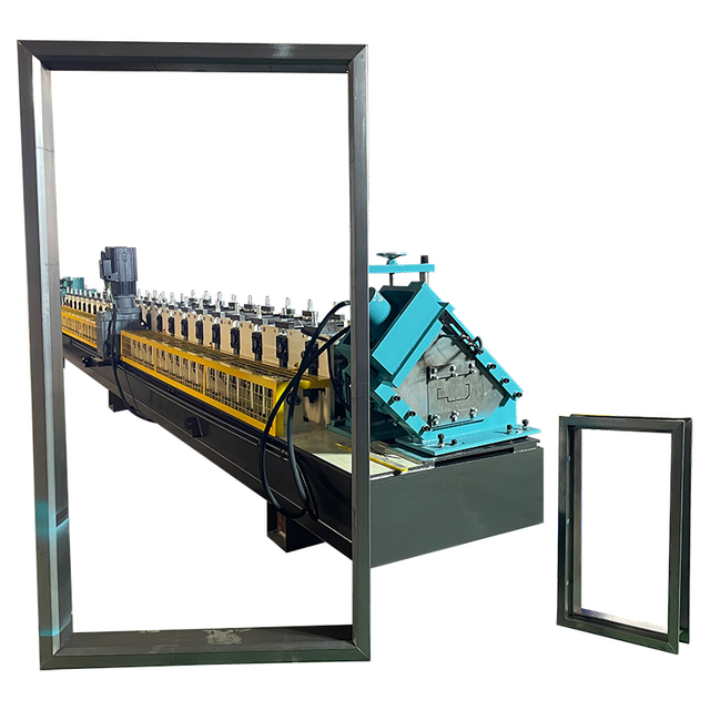 Machine de formage de rouleaux de poinçonnage de cadre de porte autobloquant en acier métallique de haute qualité pour ligne de production de portes en acier